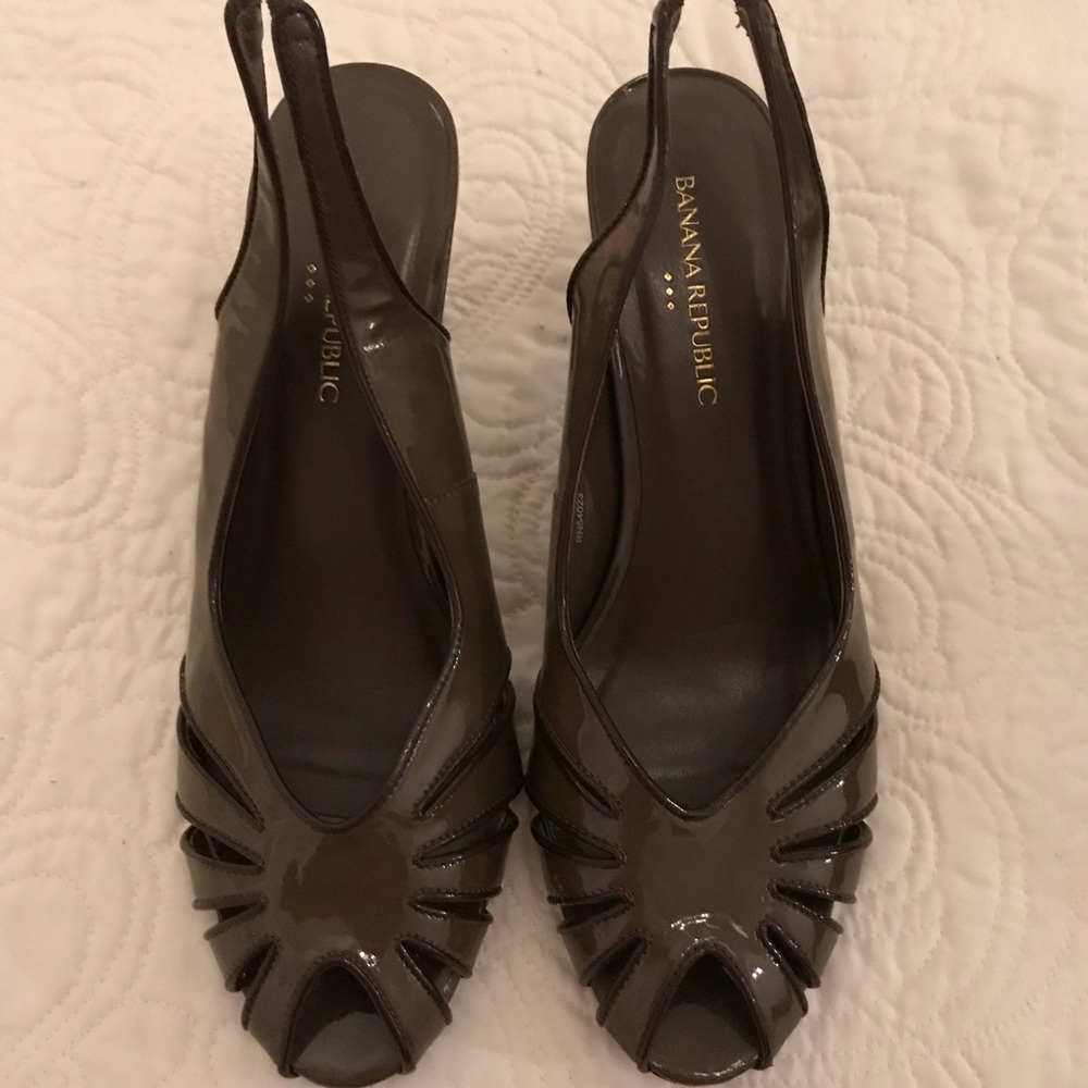 Banana Republic Peep toe Pumps